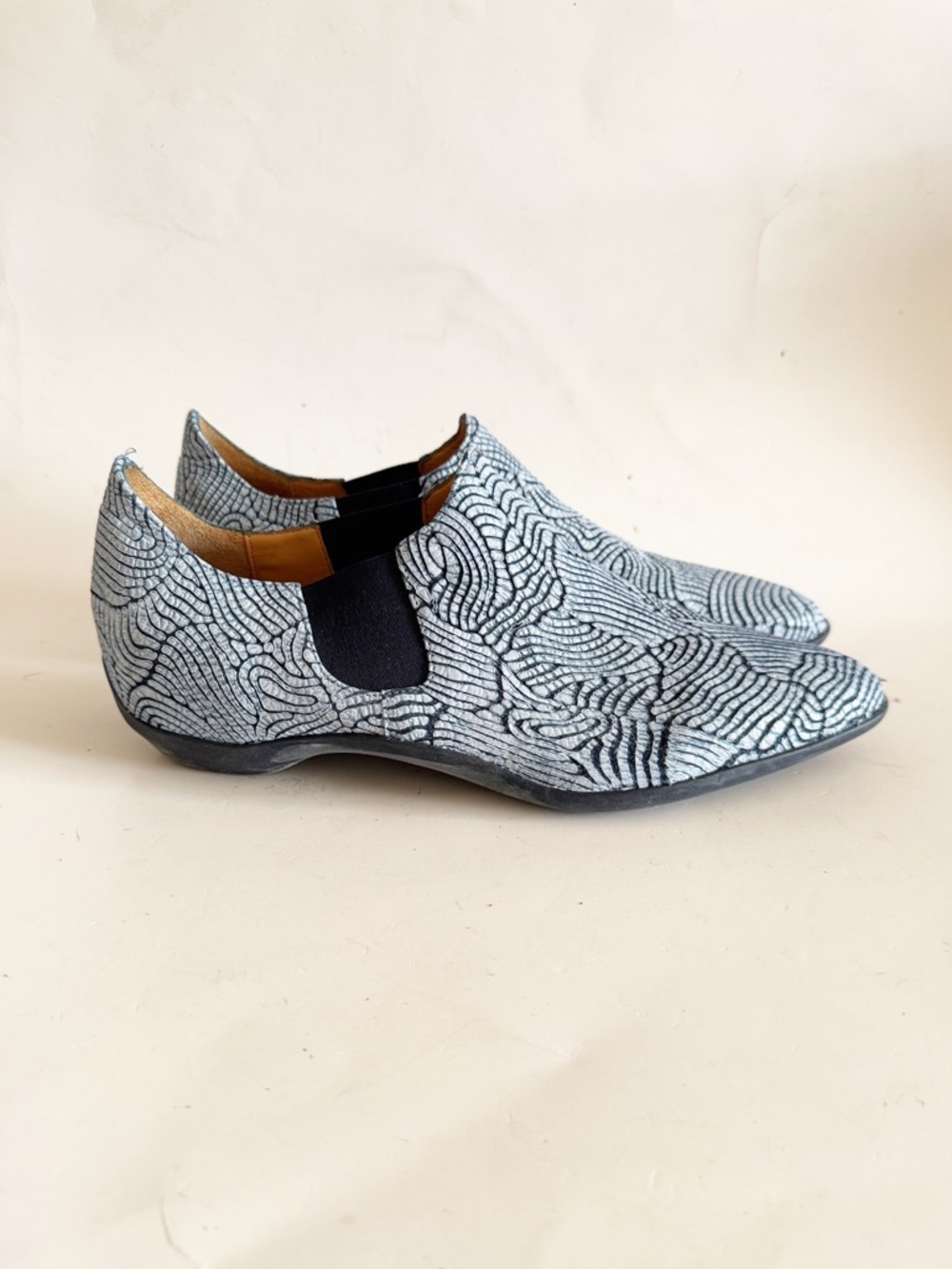John Fluevog Womens Power-up Harmony Blue Embossed Sporty Chelsea Shoes size 8.5 - Picture 2 of 10